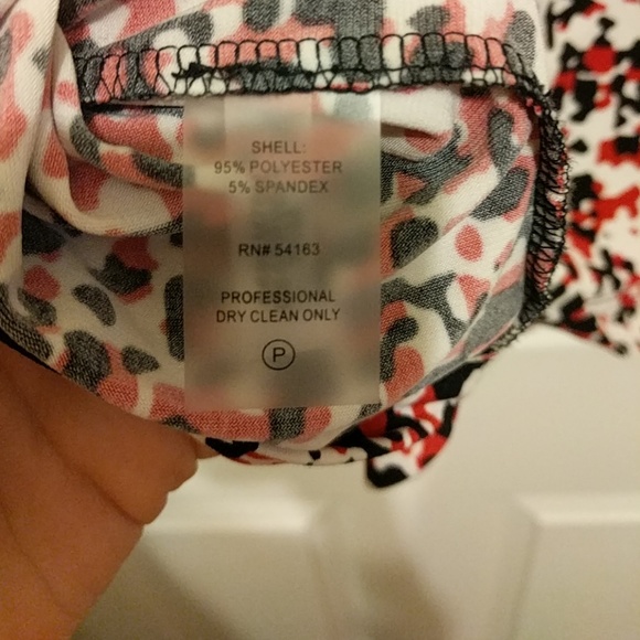 Calvin Klein patterned top. - Picture 6 of 6